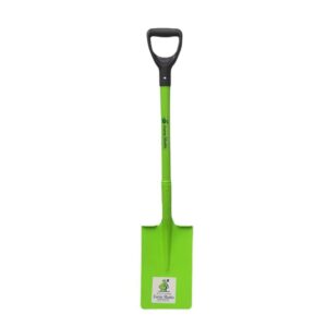 The short handle is great for easy reach. Square blade spade utilised for heavy duty hard-packed soils